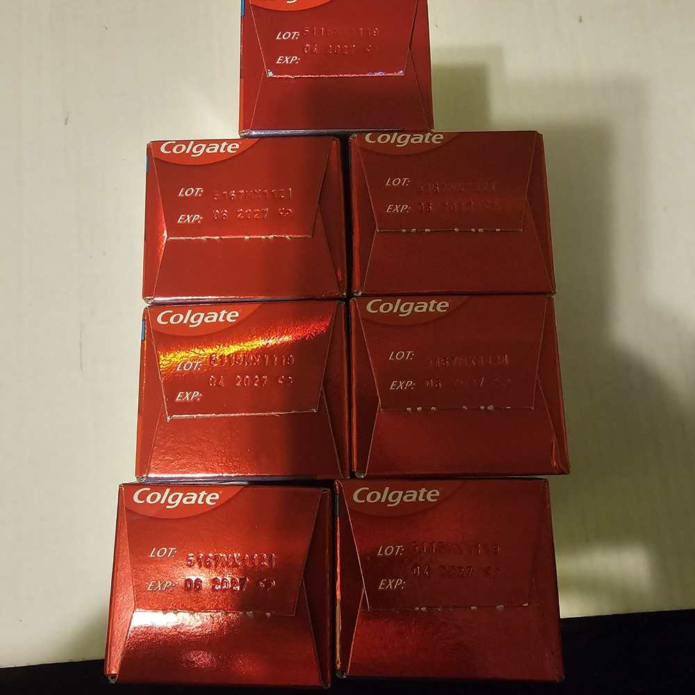 Colgate Optic White Advanced Toothpaste - Red - Picture 2 of 4